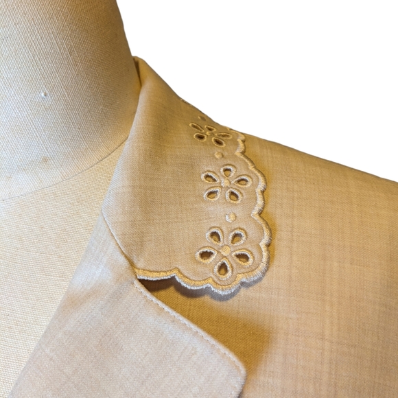 Escada Blazer New Wool Blend W/ Decorative Collar in Creamy Beige Women's 12. - Picture 2 of 12